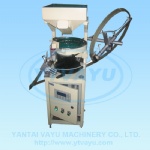 Vibratory nut feeder